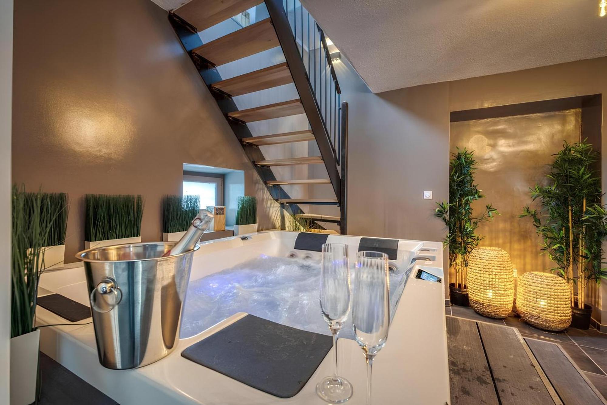 50 Nuances D'Amour - Jacuzzi / Massage / Cinema Муаран Екстер'єр фото